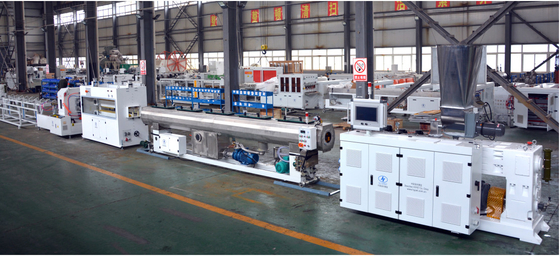 kopen Hoge efficiëntie 40-250 mm PVC water afvoer rioolleiding met HYPS90/28 Parallel Twin Screw Extruder met motor 55kw Output 500kg/h online manufacture