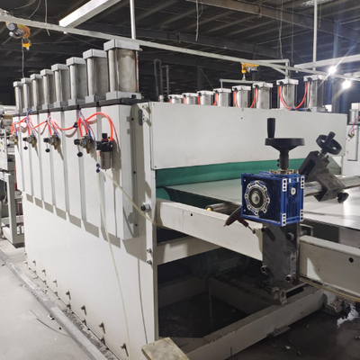 kopen Shenzhen HYPET Carbon Crystal Plaat Extrusie Productielijn, Drie Lagen PVC Schuimplaat Apparatuur Machine Fabrikant online manufacture