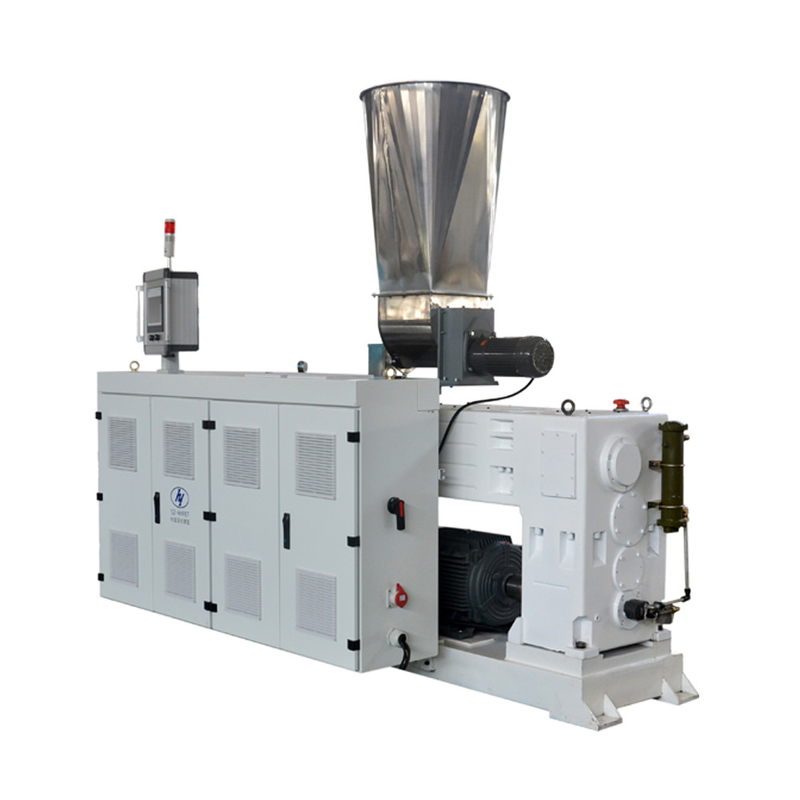 600 mm geïntegreerde PVC plafondpaneelmachine WPC plafondwandpaneelfabrikant Extruder ZS65/132