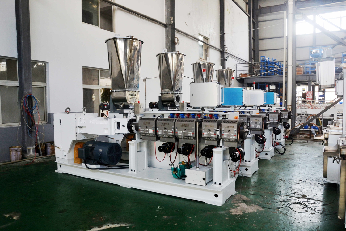 ZS65/132 Conische dubbele schroef-extrudermachine voor WPC-productielijn voor buitenprofielen