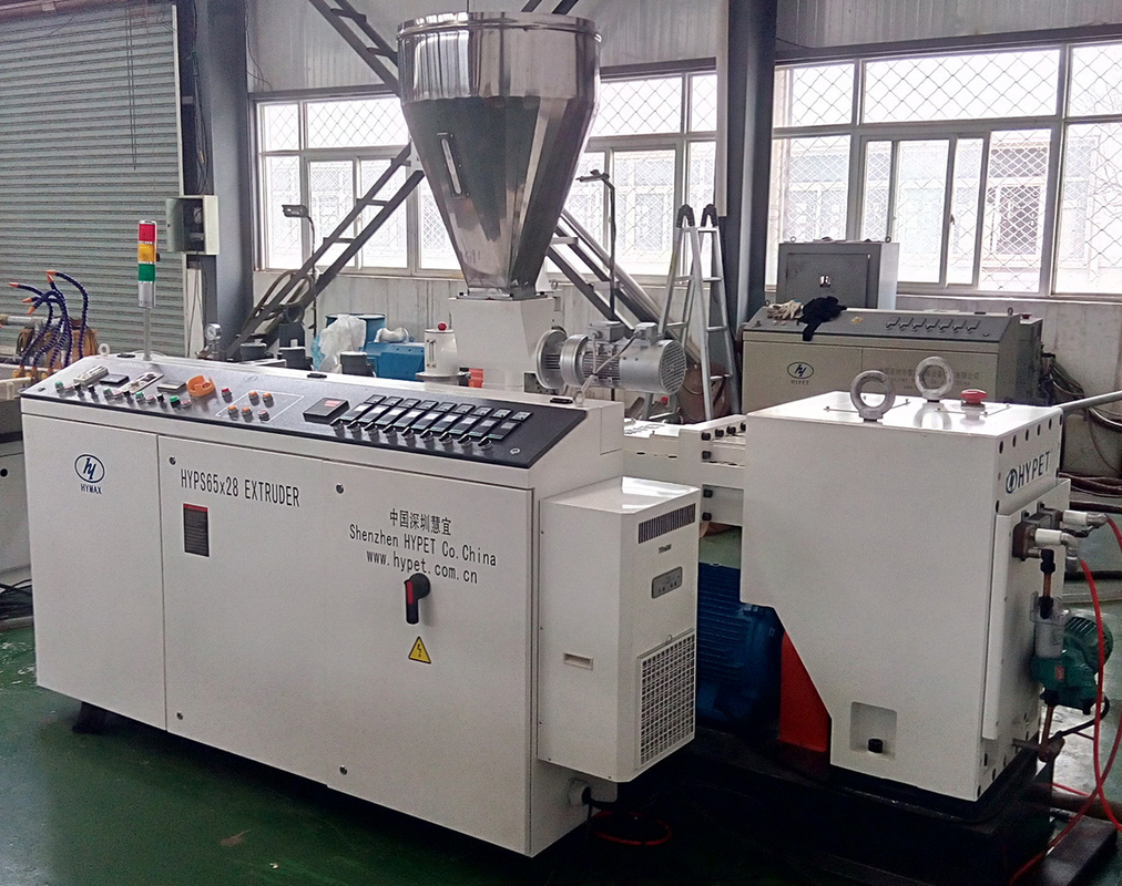 Intergral Reducer Twin Screw Extruder voor PVC Pipe Granules Productie HYPS65/28 22kw