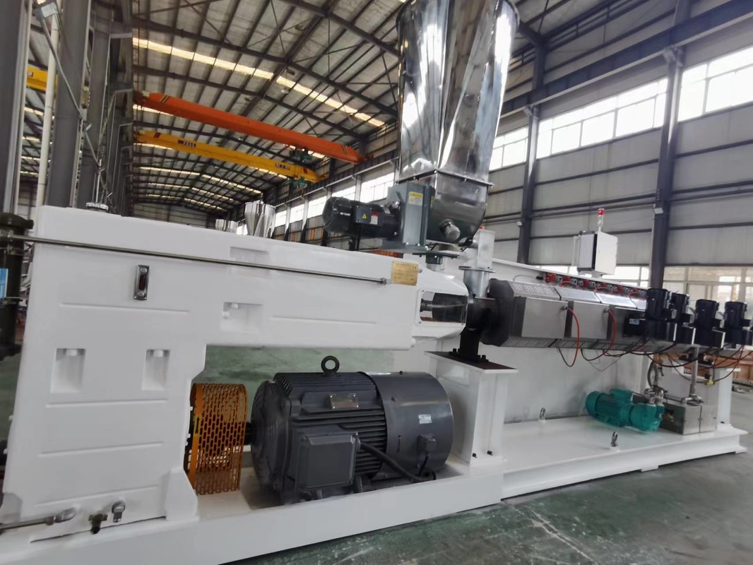 Vervaardigd in China UPVC CPVC OPVC PVC parallel tweescrew extruder HYPS92/28 met een hoge uitvoercapaciteit en minder vermogen