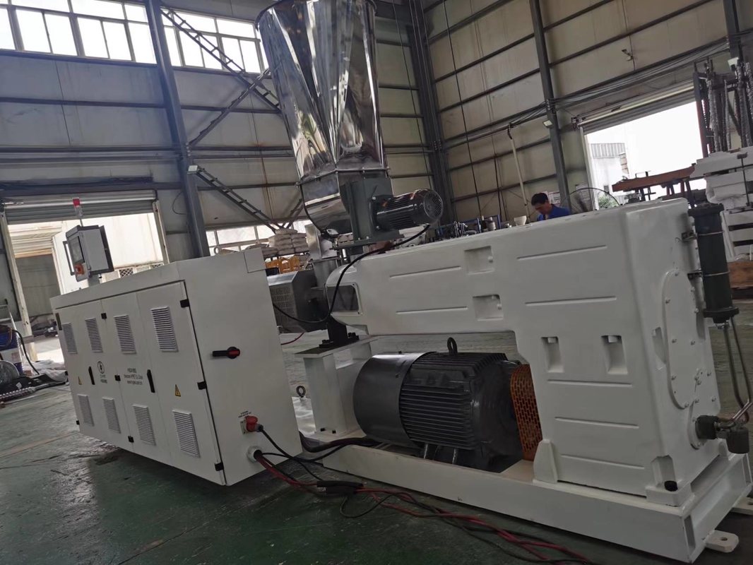 Vervaardigd in China UPVC CPVC OPVC PVC parallel tweescrew extruder HYPS92/28 met een hoge uitvoercapaciteit en minder vermogen