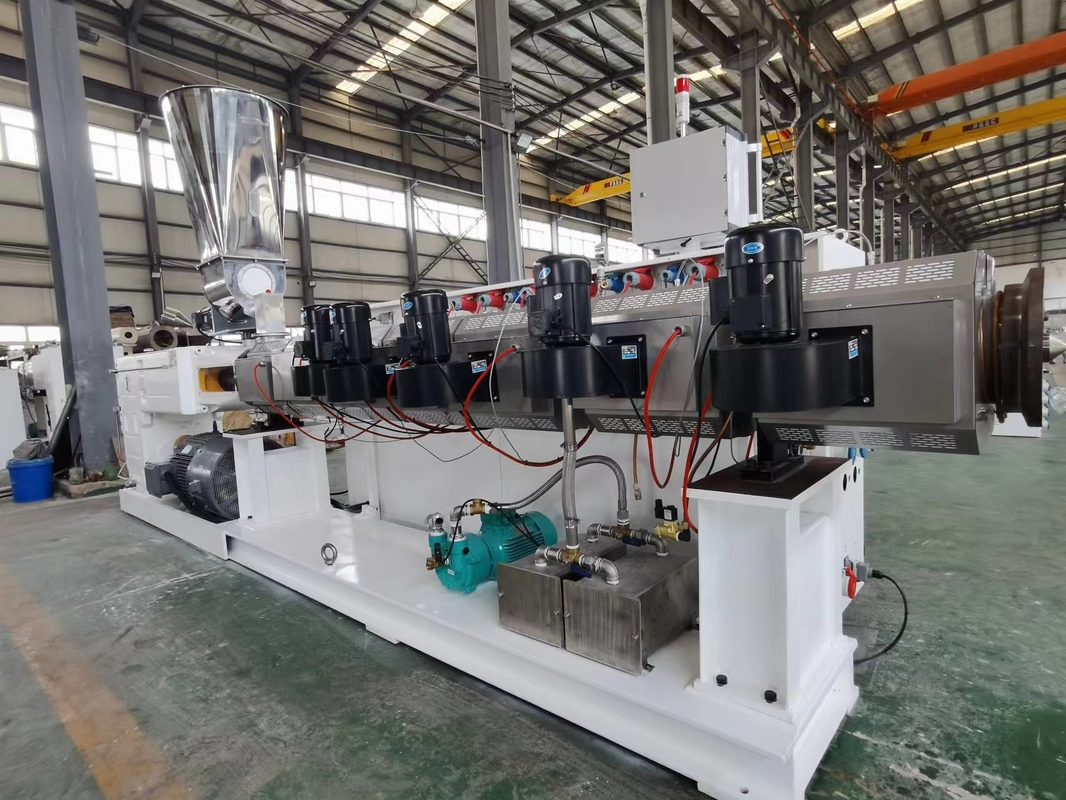 HYPS107/28 parallelle dubbele / tweescrew extruder voor transparante zachte PVC tuinpijpen productie van goede kwaliteit