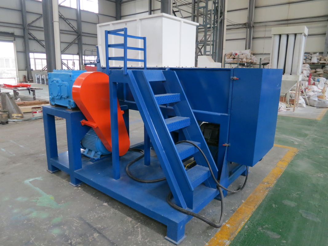Veelgebruikte multifunctionele single shaft shredder voor verspilde plastic rubbervezels in de vorm van grote staaf dikke plaatpijp