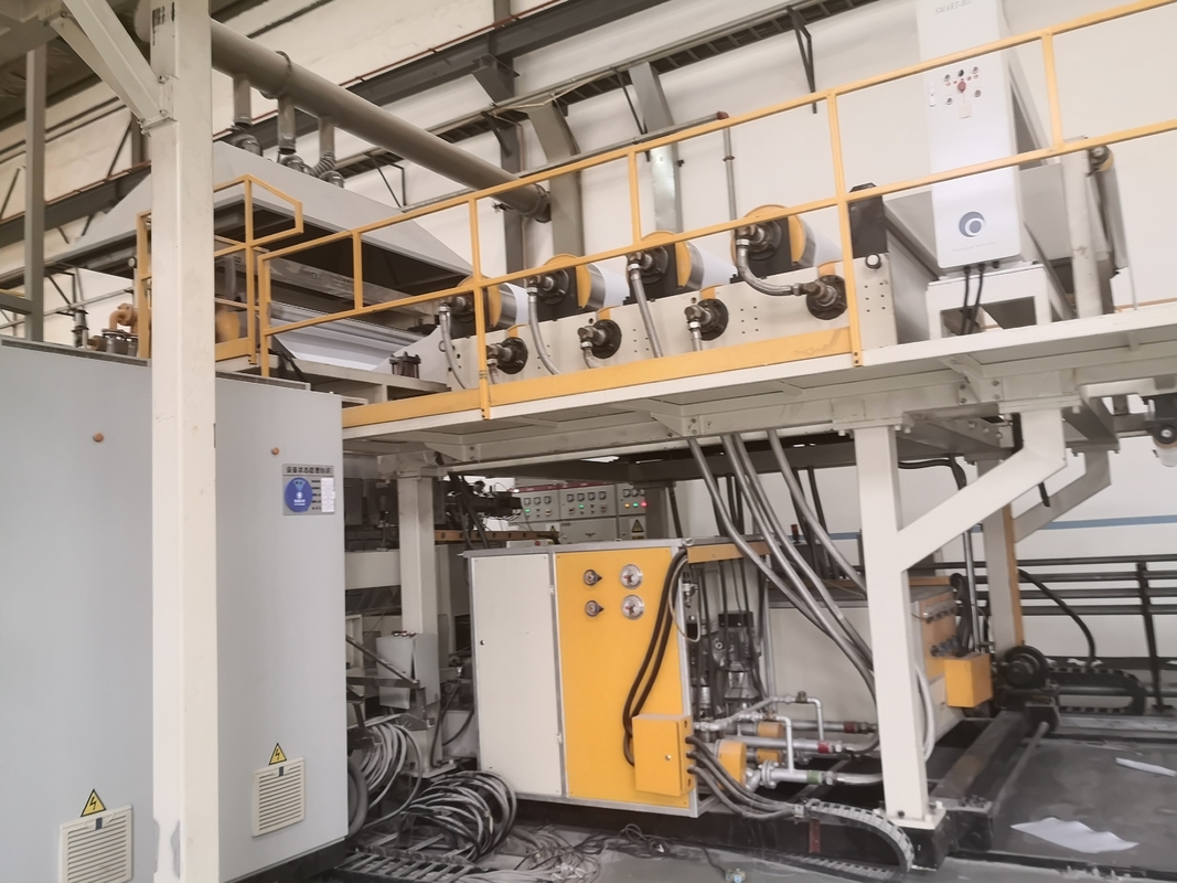 Automatische warm gesmolten kleefcoating / filmcoating en zandcoating productielijn aanpasbaar