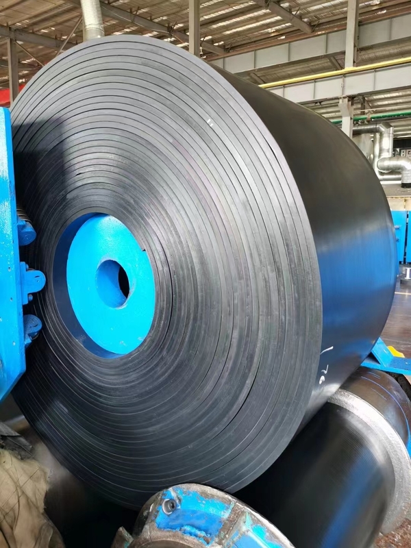 1400-2000mm PVC/PVG Coal Mine Conveyor Belt Productie Lijn Voor de mijnbouw Voltage 380V