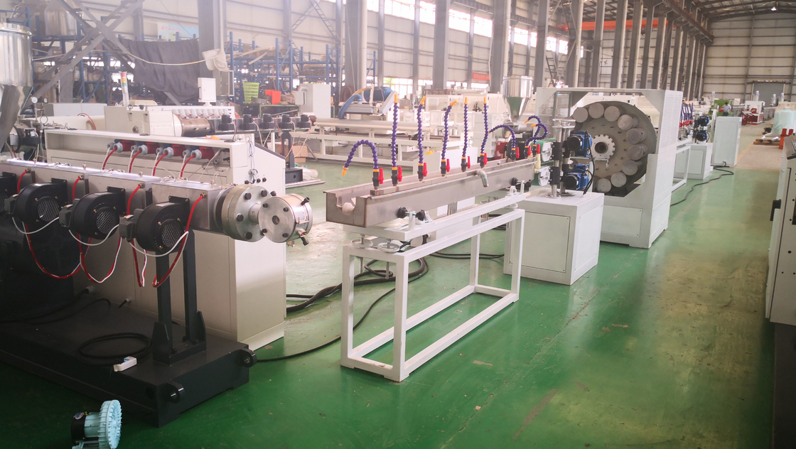 10-38 mm PVC-vezelversterkte slangmachine Twee lagen zacht PVC & één laag vezel