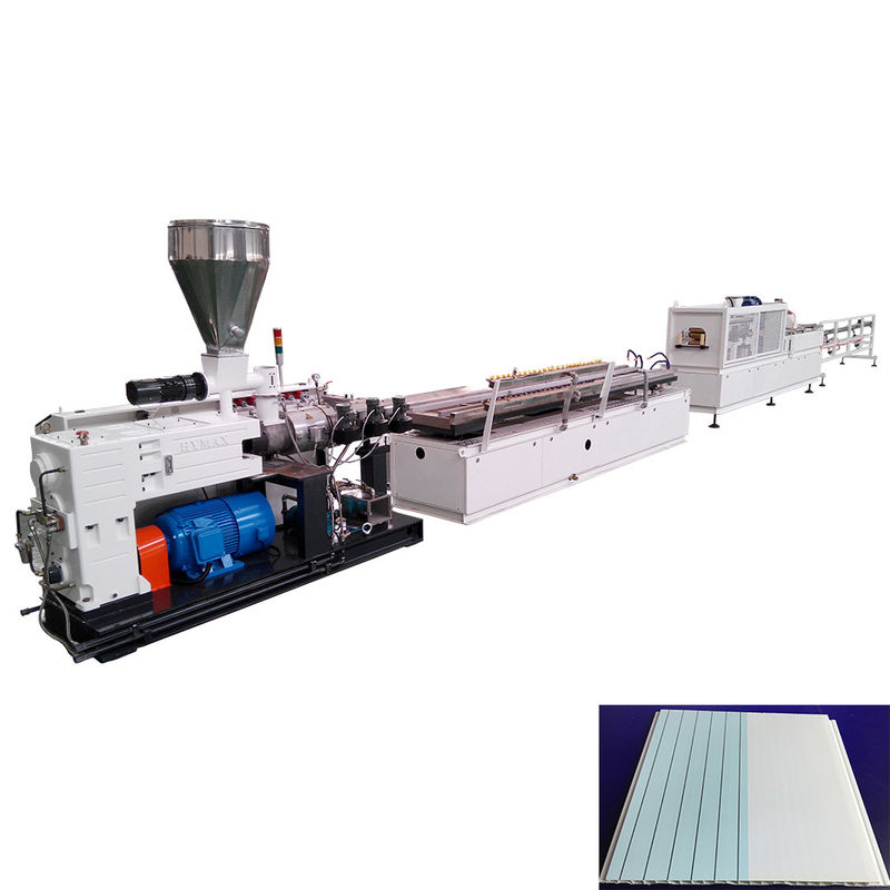 600 mm geïntegreerde PVC plafondpaneelmachine WPC plafondwandpaneelfabrikant Extruder ZS65/132
